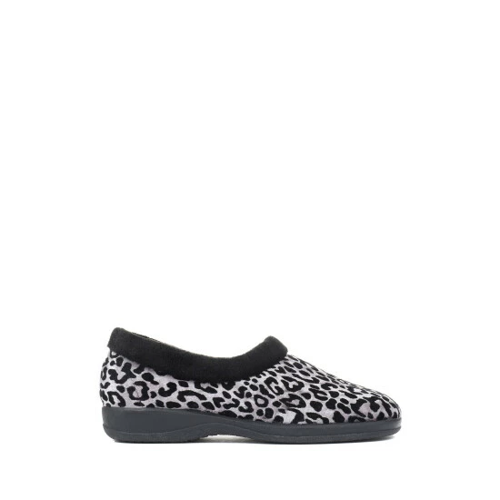 unnamed-file-3163.jpg Pavers Ladies Full Slippers With Flower Embellishment Leopard Print -Pavers Sales Store unnamed file 3163